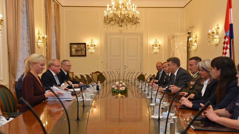Predsjednik Vlade Andrej Plenković sa švedskim ministrom obrane Peterom Hultqvistom